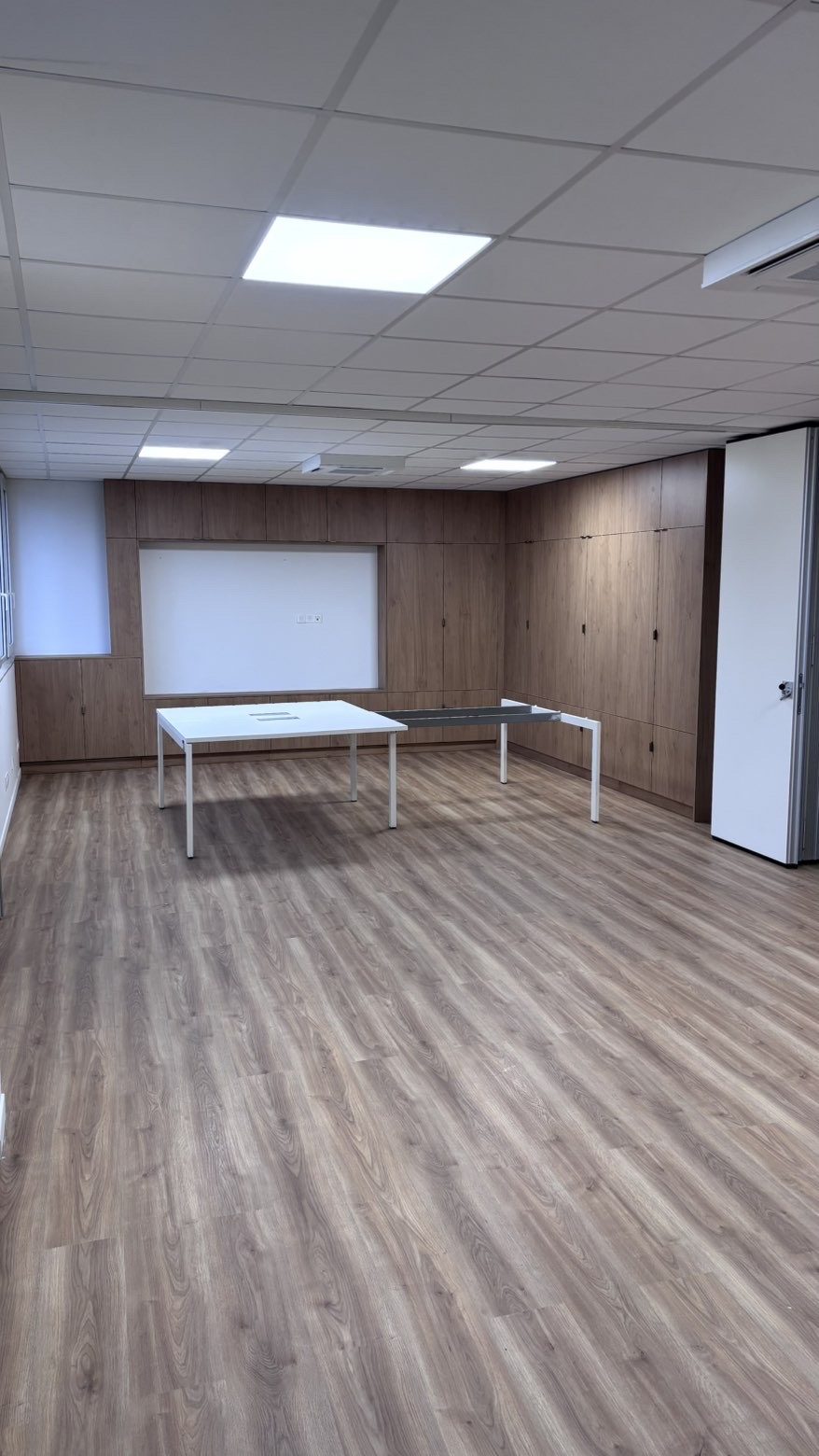 Séparation de bureau | Nabuild — espace livré