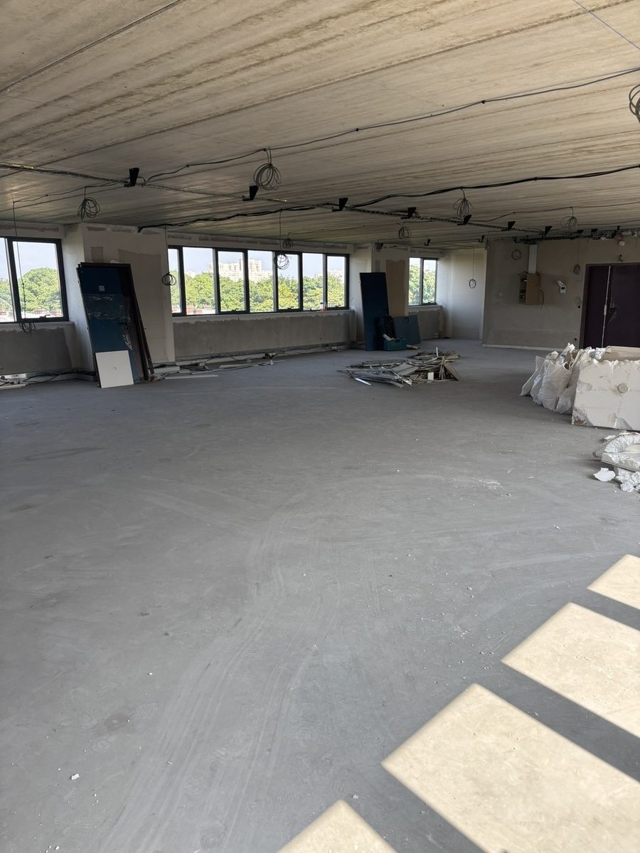 Séparation de bureau — avant et pendant les travaux