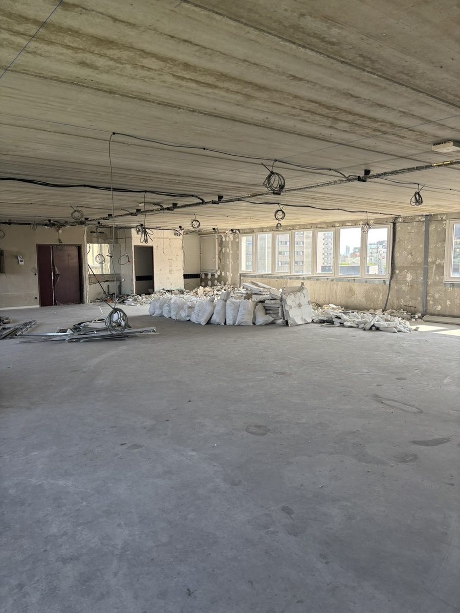 Séparation de bureau — avant et pendant les travaux